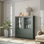 Witryna w salonie – tylko na porcelanę? 5 nowoczesnych pomysłów na jej wykorzystanie